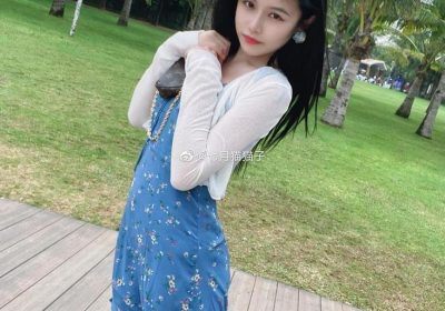 彩虹中的光影碰撞，七月喵子挡腿壁纸高清大片惊艳呈现