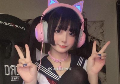 佳佳好难啊背带，唯美照片让你沉浸在柔软的光影世界。