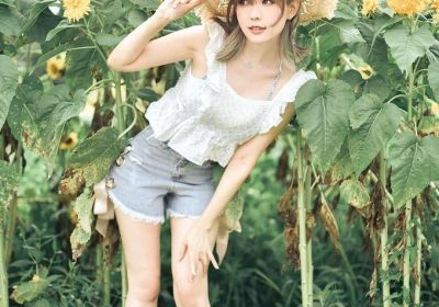 拍照时穿上elyee子水手服，照片不再单调无味，充满“美图”感