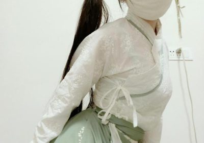 西尔酱之校服白s丝图包，跟大家分享这份美图