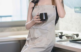 奈汐酱写真作品预览，勘劳的老板娘韵味十足
