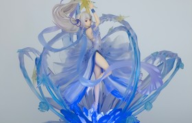 艾米莉亚的水晶礼服有多美？水蓝色高开叉裙迷倒众人！