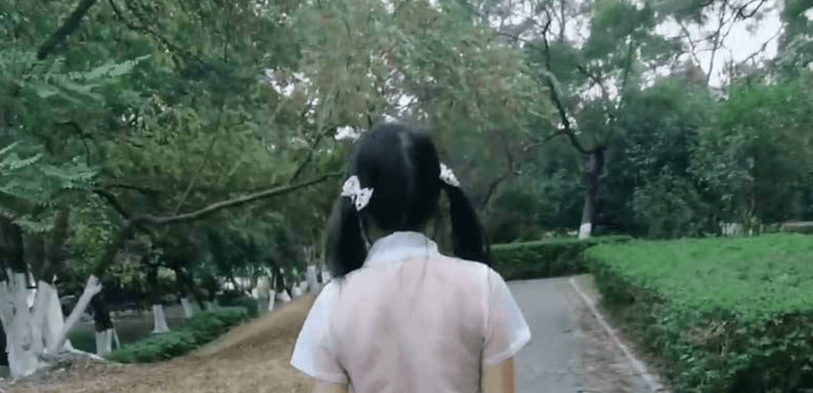 twitter网红冯珊珊公园任务视频是什么梗,透明JK装逛公园凉亭-1 twitter网红冯珊珊公园任务视频是什么梗,透明JK装逛公园凉亭-1