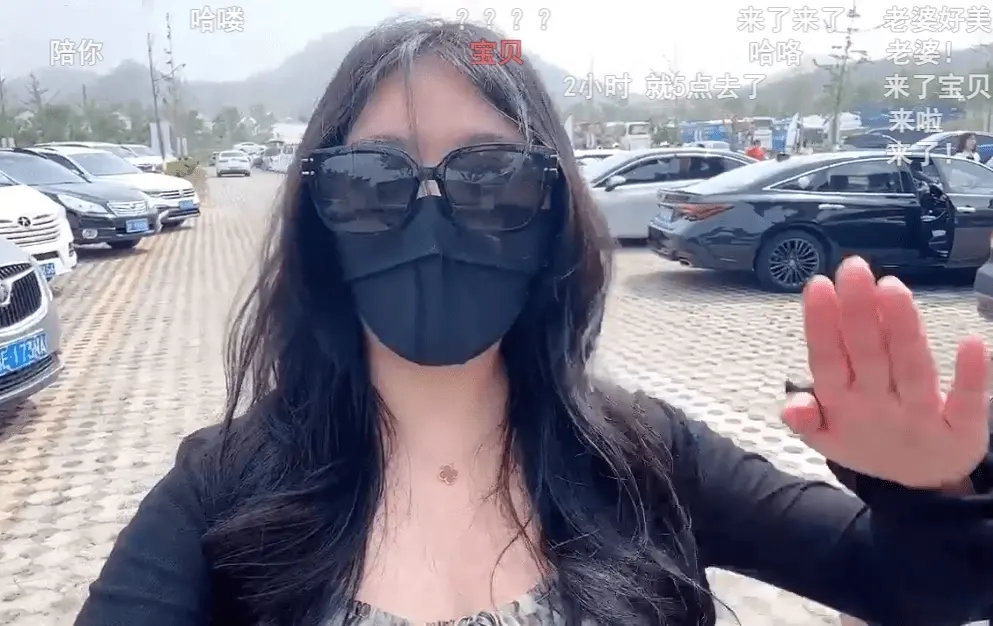 一条小团团户外直播身材曝光，网友：堪比写真一姐刘飞儿！-4