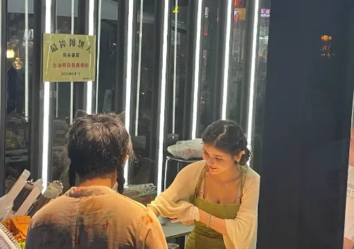 狗头萝莉又被粉丝举报，因摊位缺证暂停营业！-3