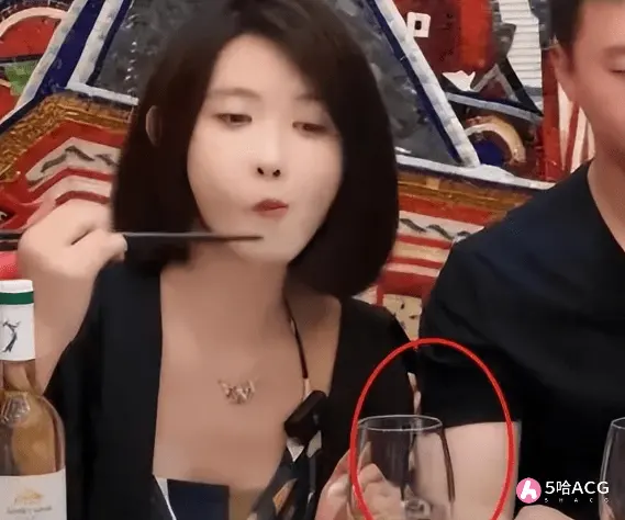 网红聂小雨与富二代奔现，主动紧贴身价20亿的男主-1
