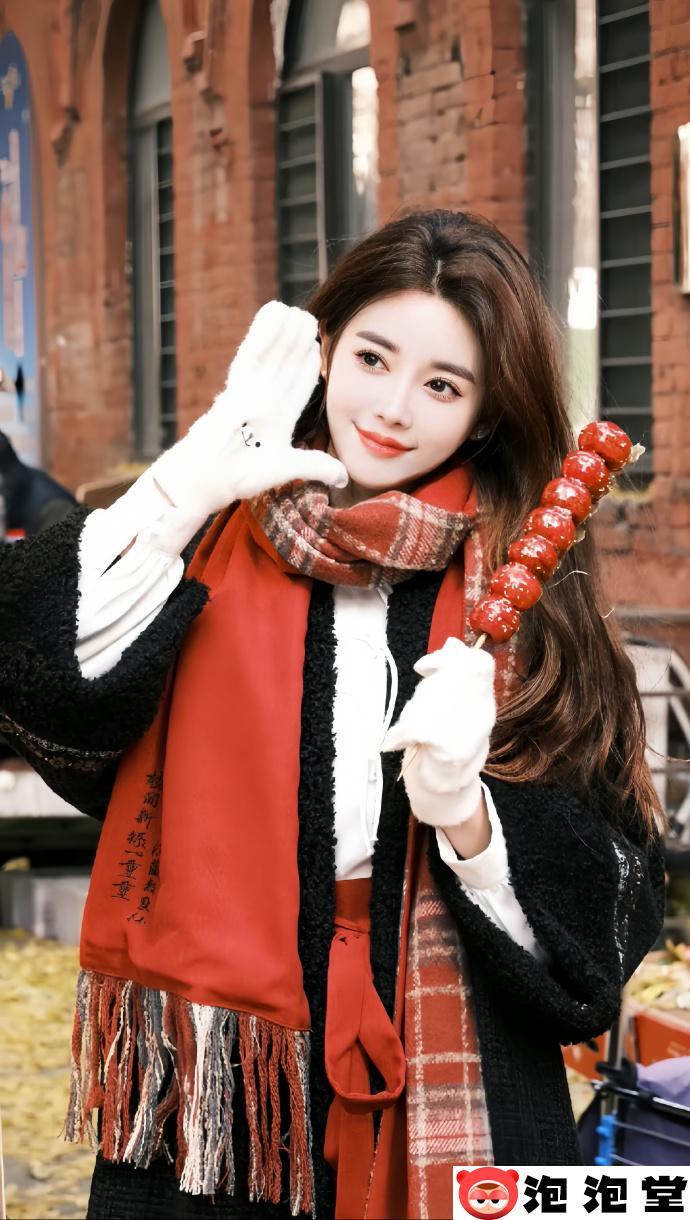 闪耀网络的微密女神猪小七：活力四射的95后街拍女神-3