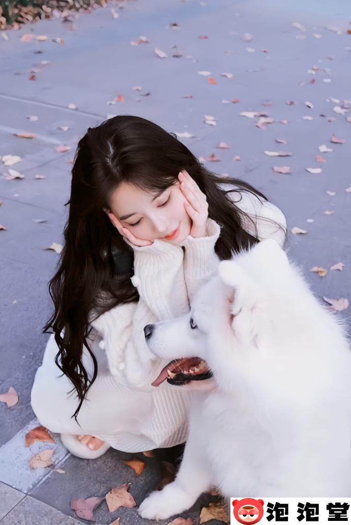 闪耀网络的微密女神猪小七：活力四射的95后街拍女神-2