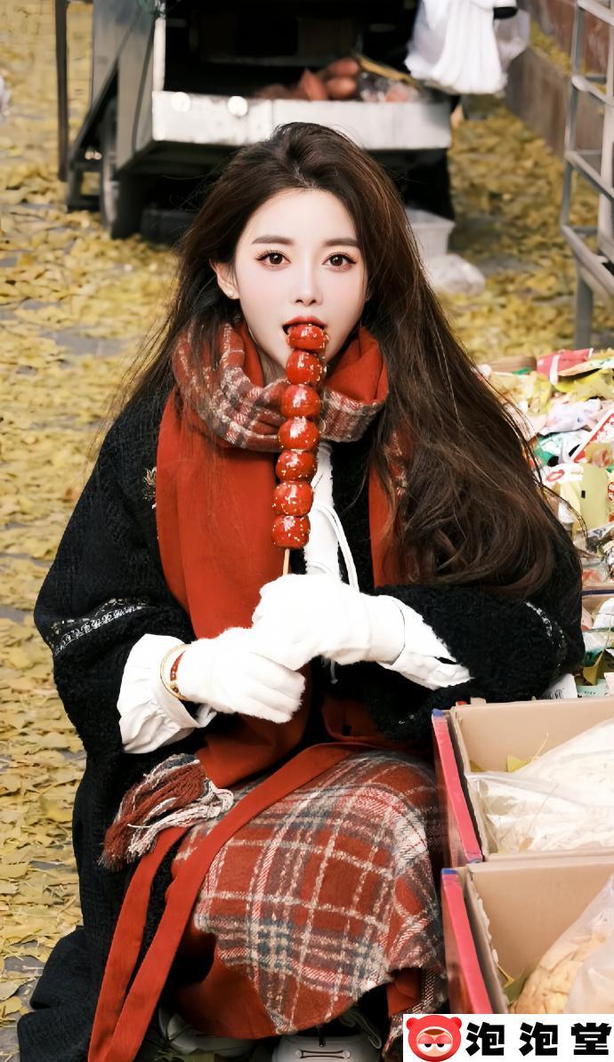 闪耀网络的微密女神猪小七：活力四射的95后街拍女神-4