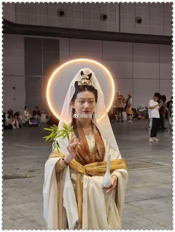 上海CP29漫展惊现“女菩萨”COSPLAY，网友：你们牛逼！