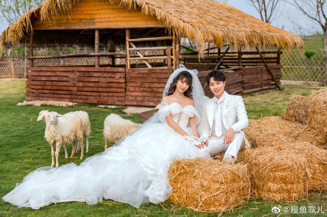 鳗鱼霏儿要结婚了 微博晒出与屿汐学长的婚纱照！