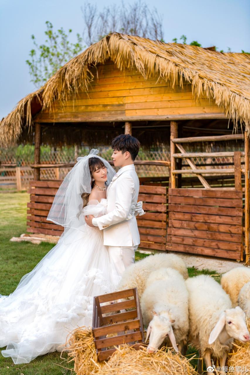 鳗鱼霏儿要结婚了 微博晒出与屿汐学长的婚纱照！