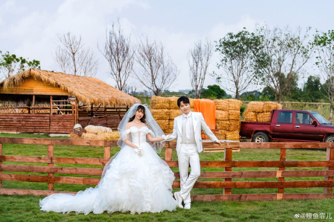 鳗鱼霏儿要结婚了 微博晒出与屿汐学长的婚纱照！