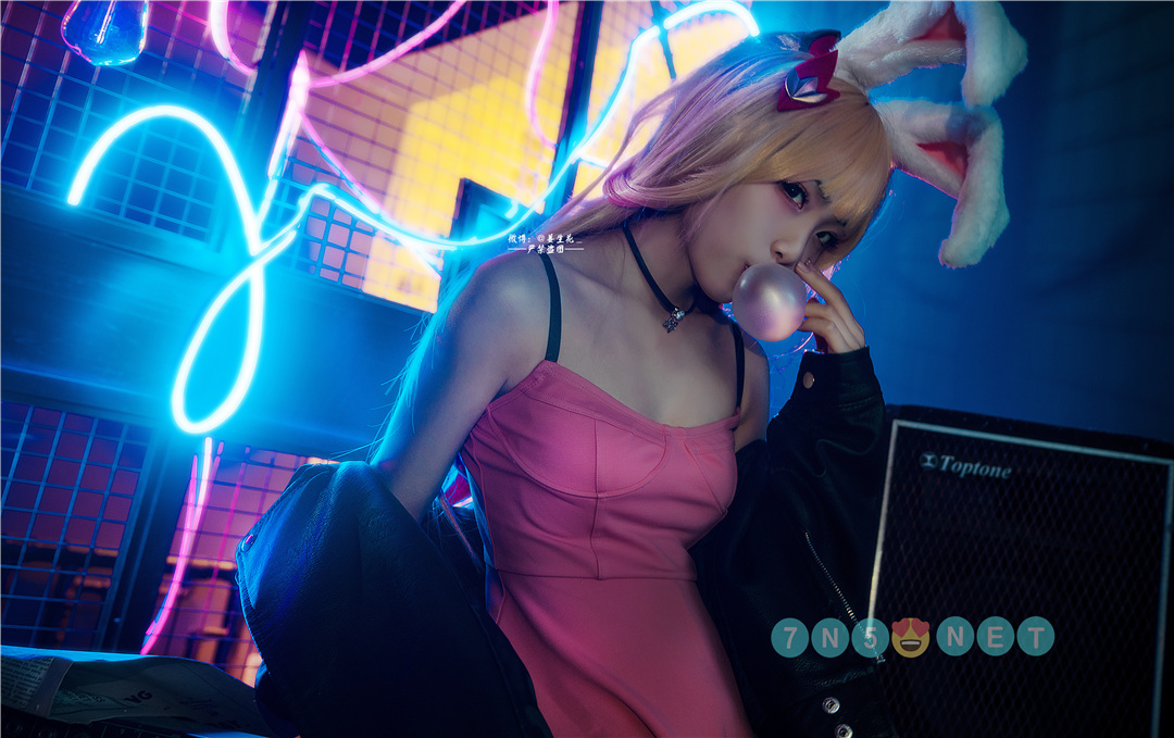 戚顾儿cosplay图片，画角轻吹的美妙旋律