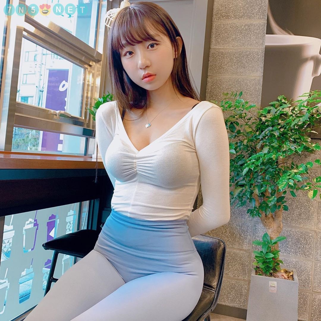 Eunji Pyo换装视频，DJ Henney写真套图分享