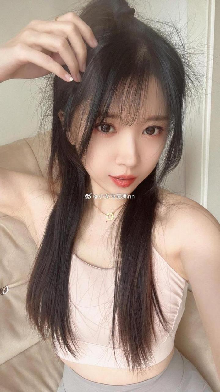 风格多样的图包,小女巫露娜微博套图为你呈现不同世界 风格多样的图包,小女巫露娜微博套图为你呈现不同世界