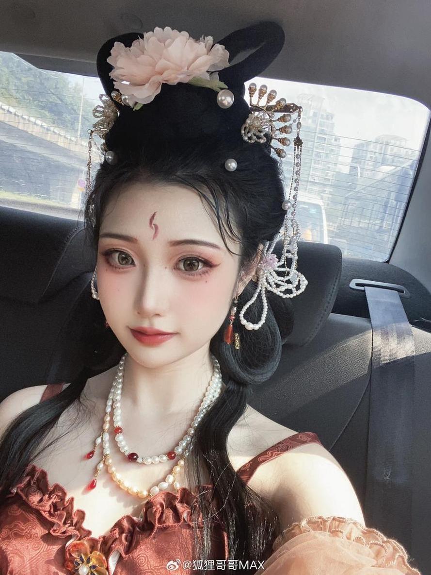 薄墨锦狐三笑,摄影照片震撼你。 薄墨锦狐三笑,摄影照片震撼你。