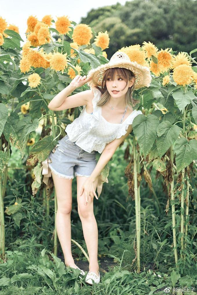 拍照时穿上elyee子水手服,照片不再单调无味,充满“美图”感 拍照时穿上elyee子水手服,照片不再单调无味,充满“美图”感