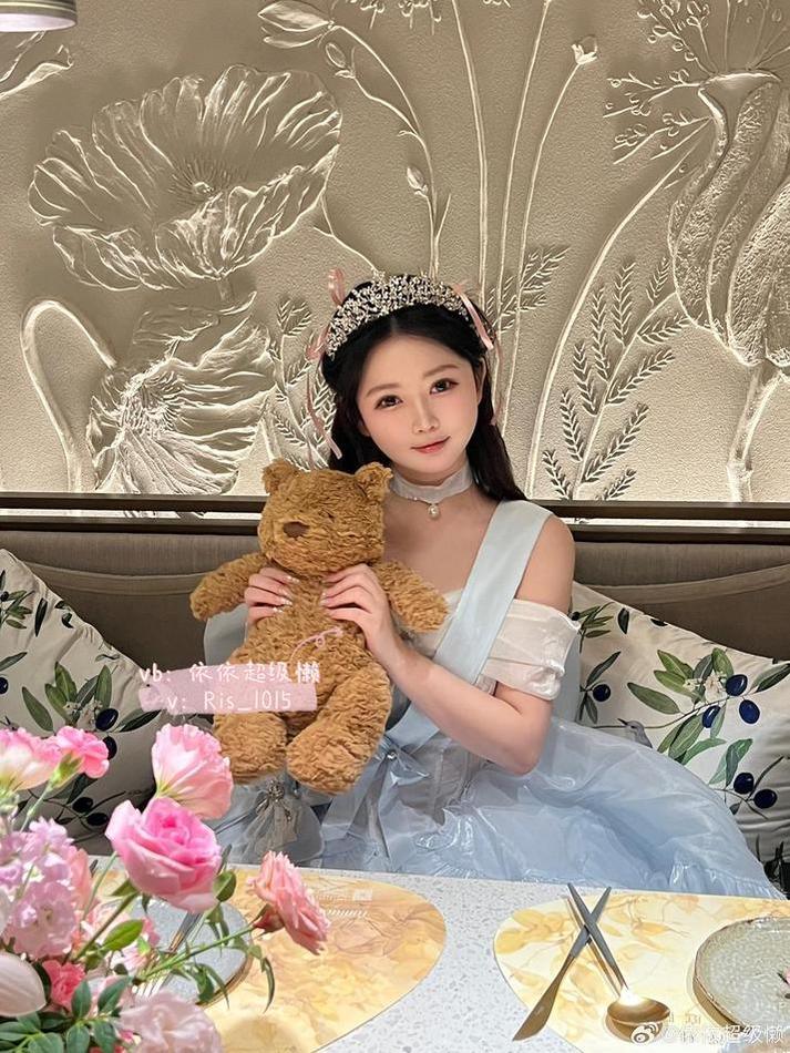 是依酱呀微博代表高清图包,带你穿越梦幻之境。 是依酱呀微博代表高清图包,带你穿越梦幻之境。