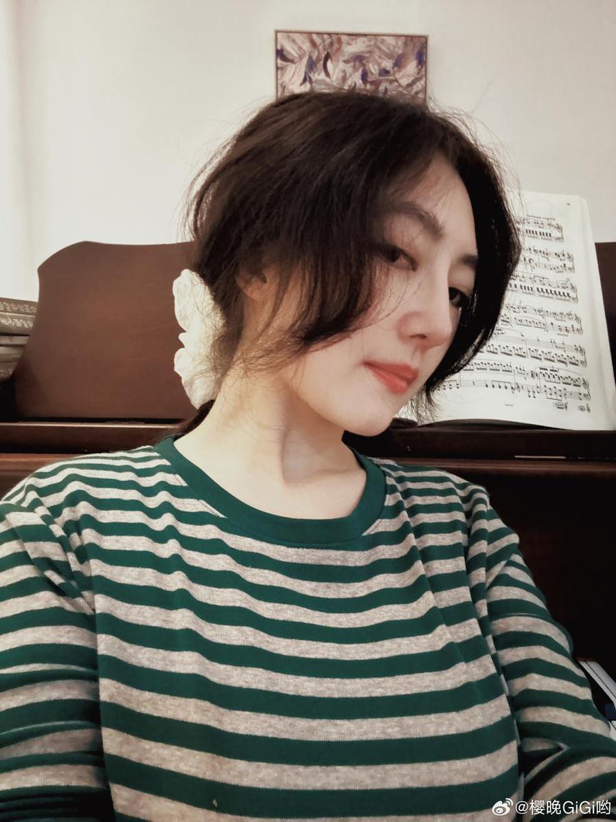 浪漫唯美,樱晚gigi粉色上衣的摄影魅力 浪漫唯美,樱晚gigi粉色上衣的摄影魅力