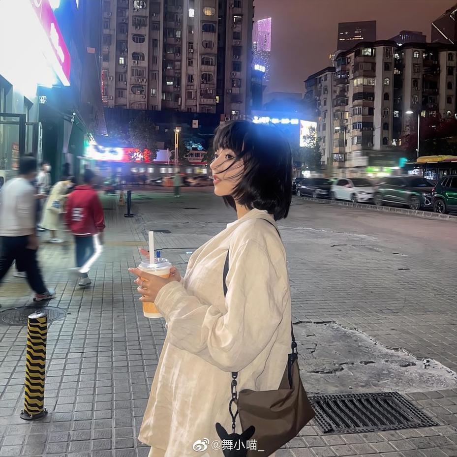 舞小喵身上纹身,珍贵照片首次曝光。 舞小喵身上纹身,珍贵照片首次曝光。
