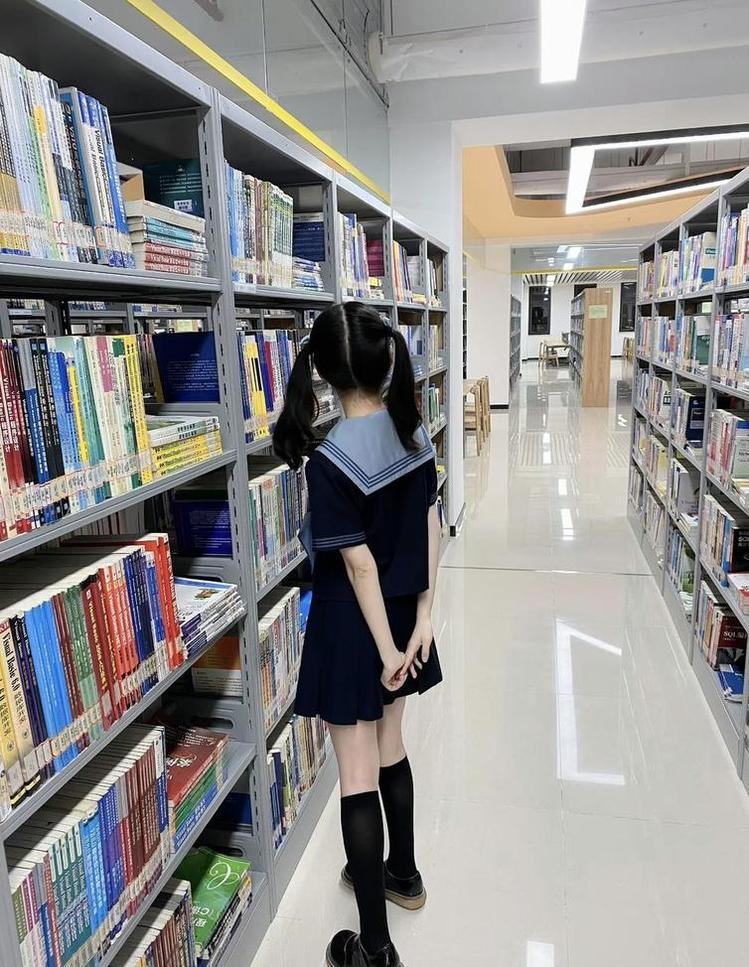 双马尾赛高酱红色运动服多种风格cos合集欣赏 双马尾赛高酱红色运动服多种风格cos合集欣赏