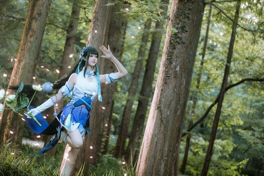 神界经典重现:戚顾儿cos雷神神子定制款震撼登场 神界经典重现:戚顾儿cos雷神神子定制款震撼登场