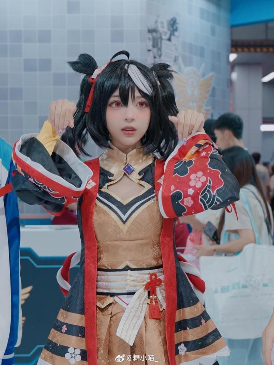 “舞小喵是谁的女朋友?”——揭秘Ta在那部cos作品中的身份 “舞小喵是谁的女朋友?”——揭秘Ta在那部cos作品中的身份