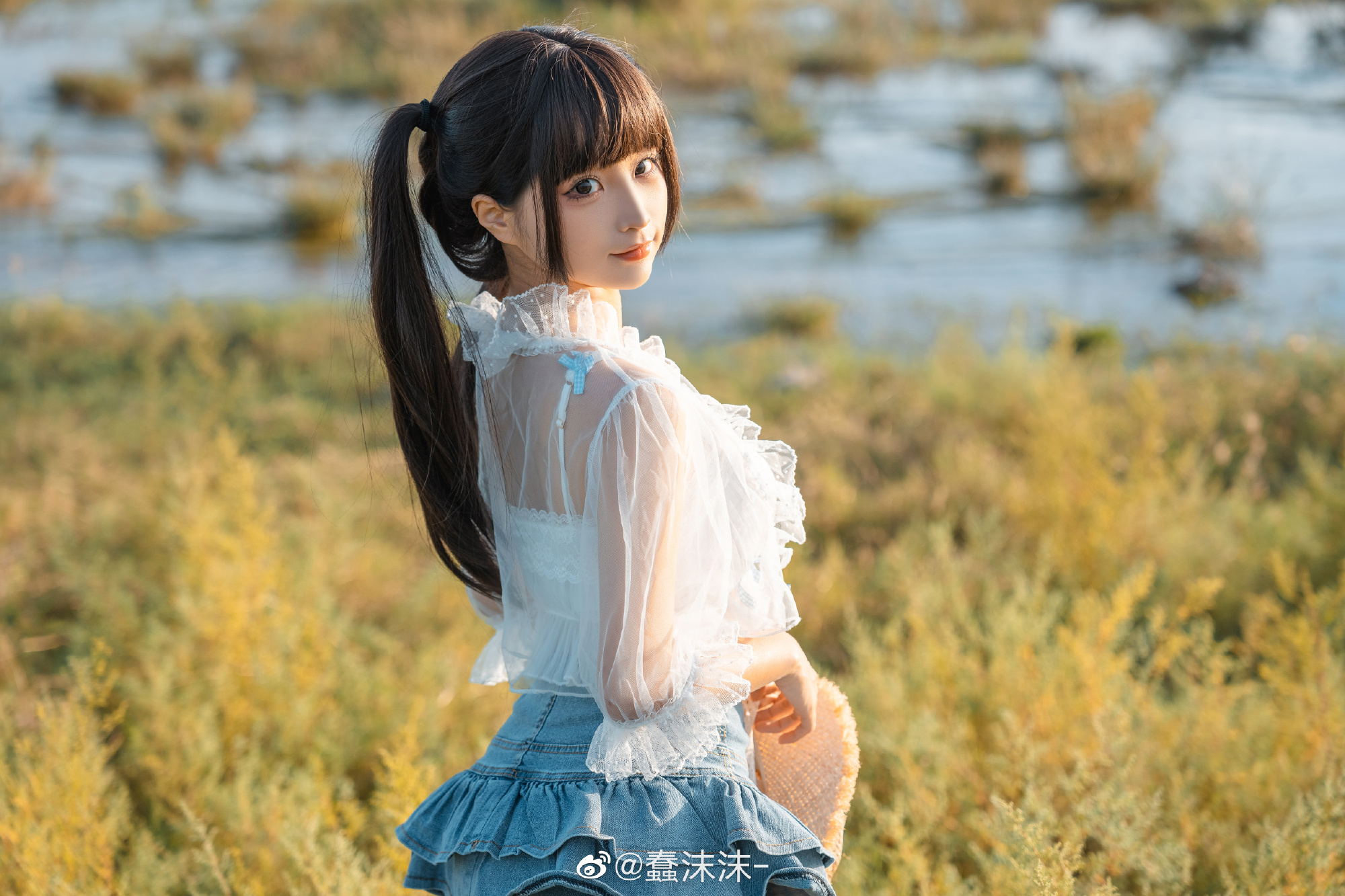 蠢沫沫 迈步在田野中的少女图欣赏-N5次元