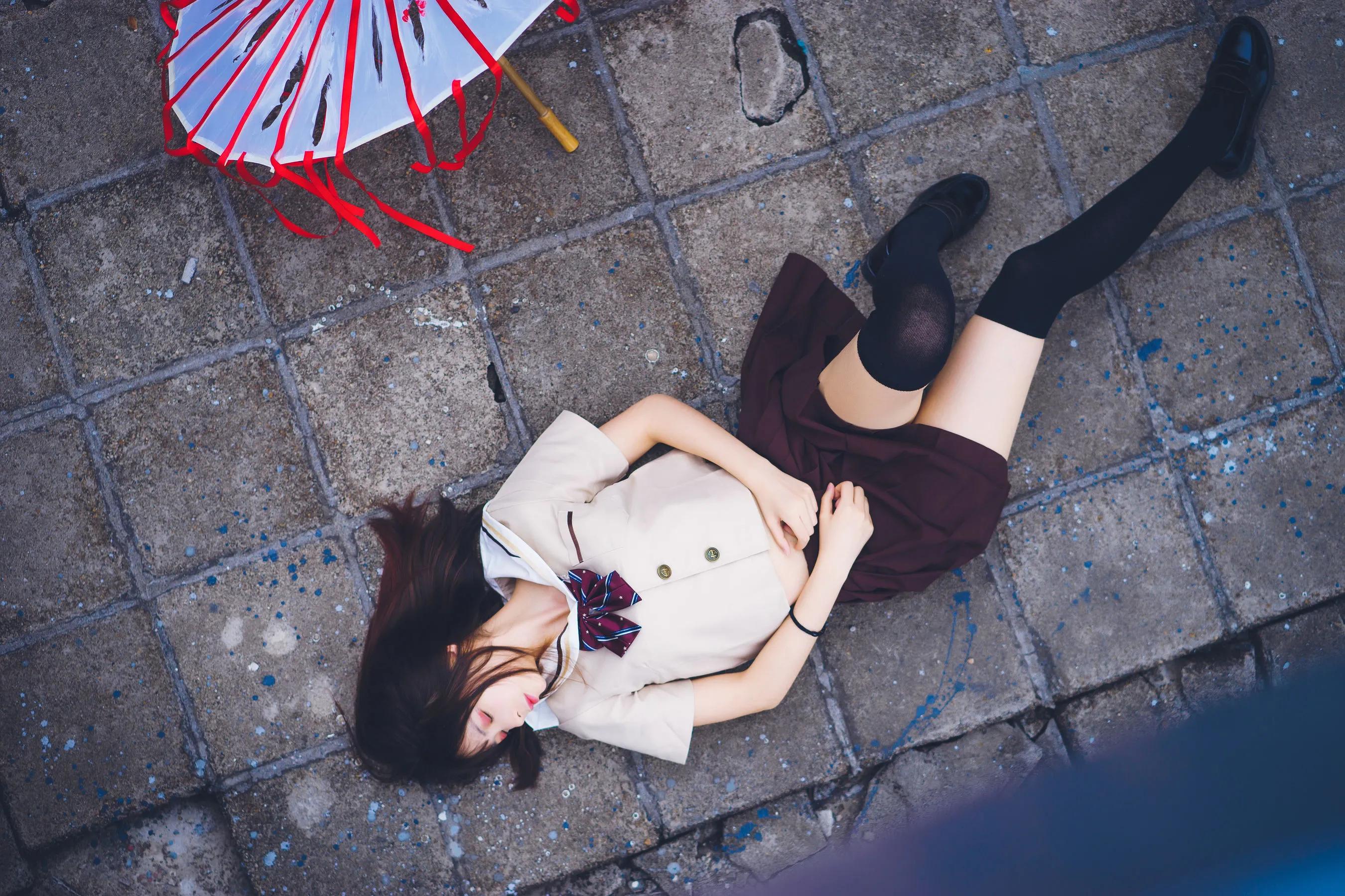 疯猫ss《丝袜狂想曲(伞)》嘿丝美少女图片欣赏-N5次元