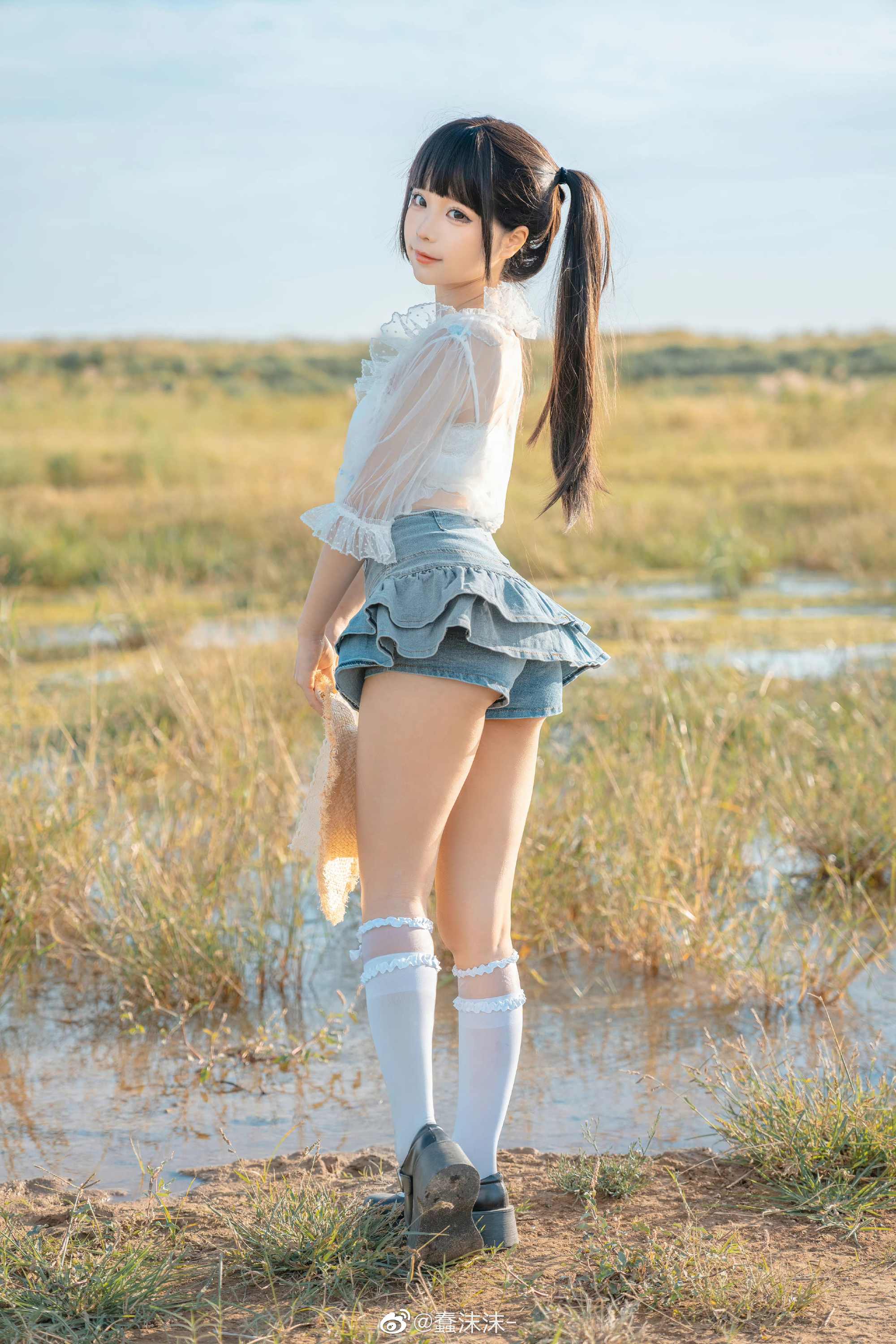 蠢沫沫 迈步在田野中的少女图欣赏-N5次元