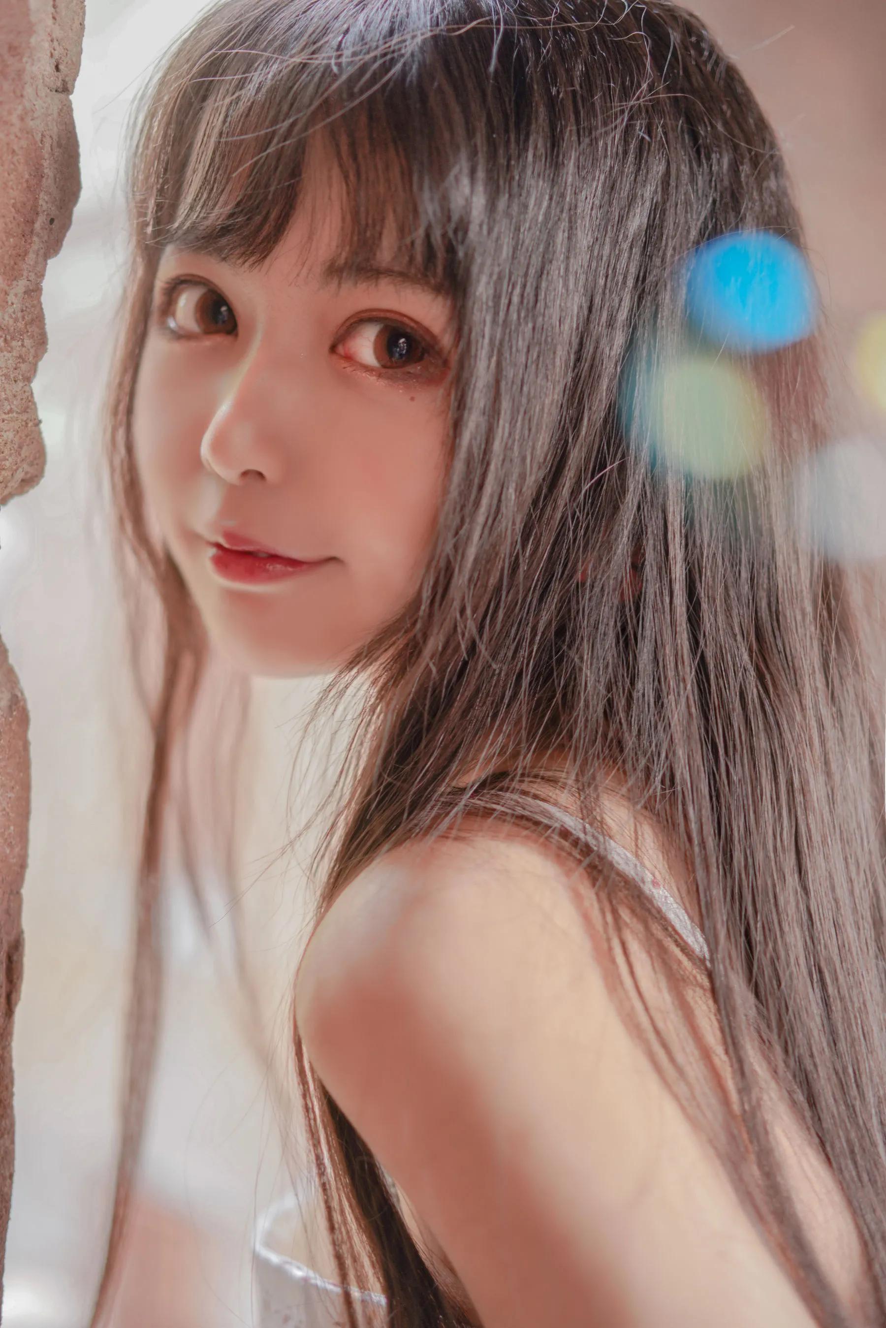 清纯可爱小姐姐黑猫OvO碎花吊带裙美图-N5次元