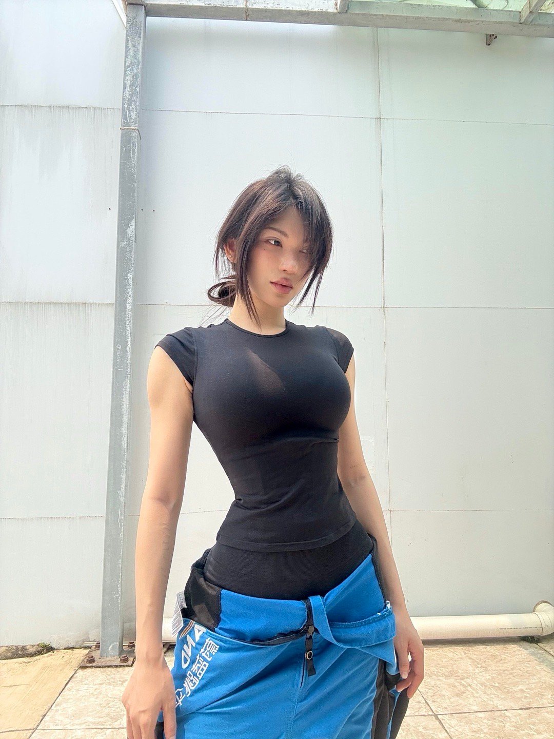 夏蓝INS照片视觉盛宴，欧美风情与火辣身材的完美融合-图集侠