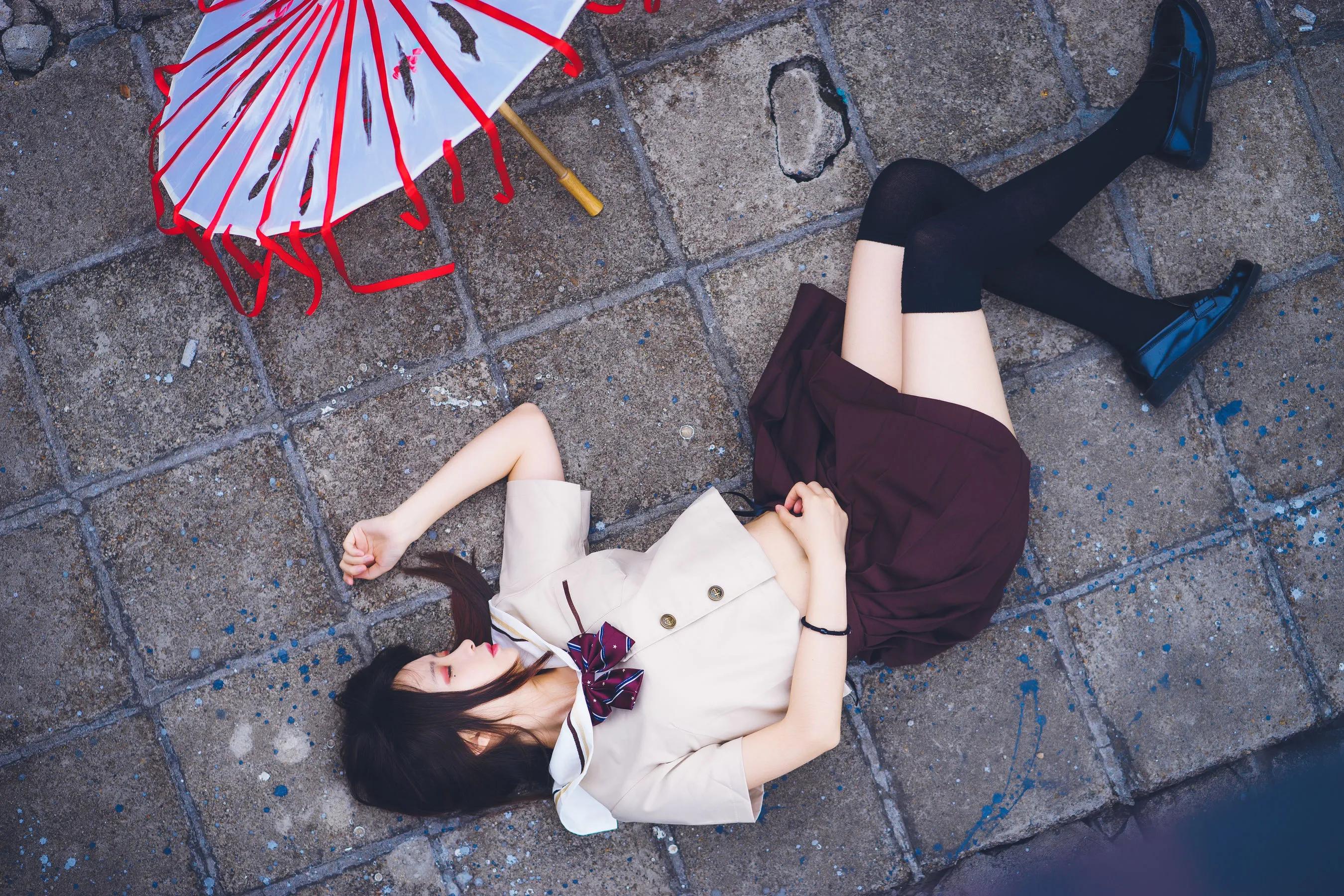 疯猫ss《丝袜狂想曲(伞)》嘿丝美少女图片欣赏-N5次元