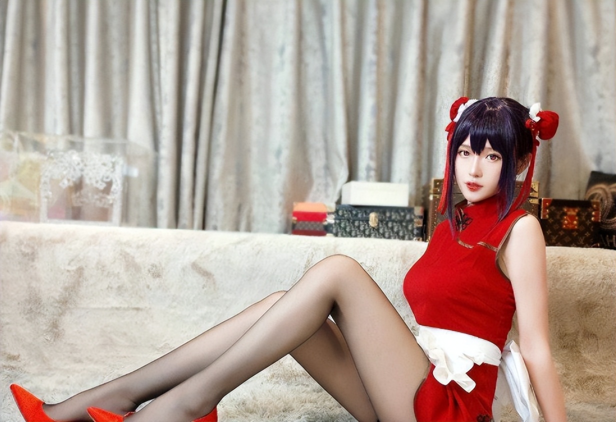最懂LSP的女主播腐团儿 战术后退COSER操作太懂了-N5次元