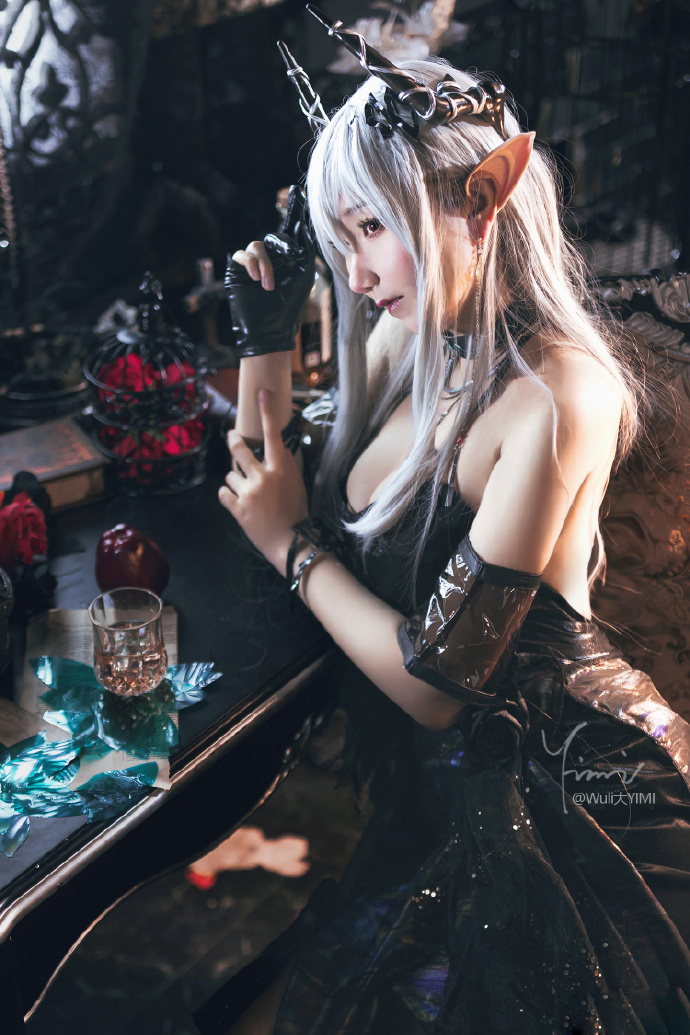 手机游戏《明日方舟》泥岩COS真人图欣赏（CN：Wuli大YIMI）-图集侠