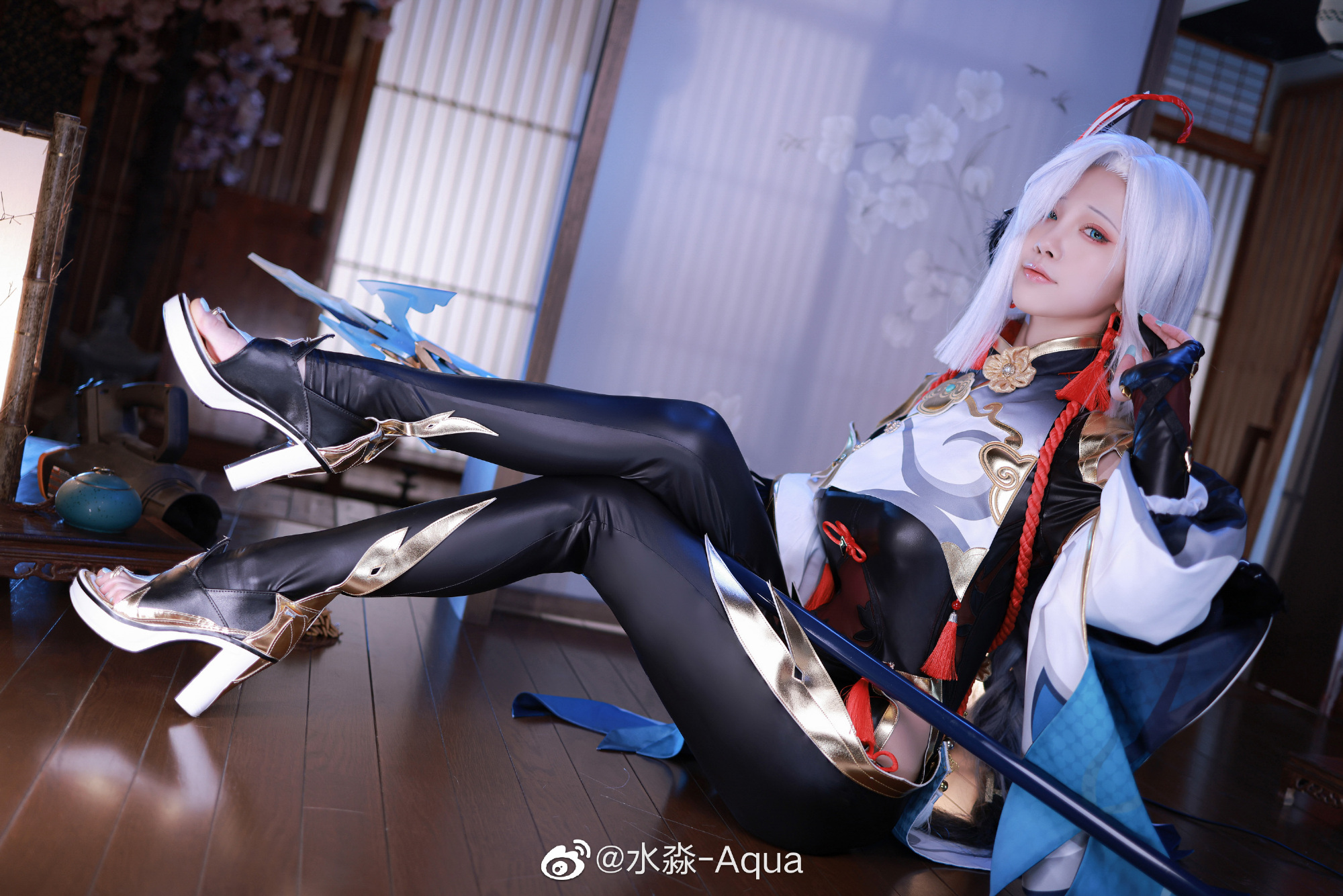 水淼Aqua《原神》申鹤COS 17张真人图-图集侠