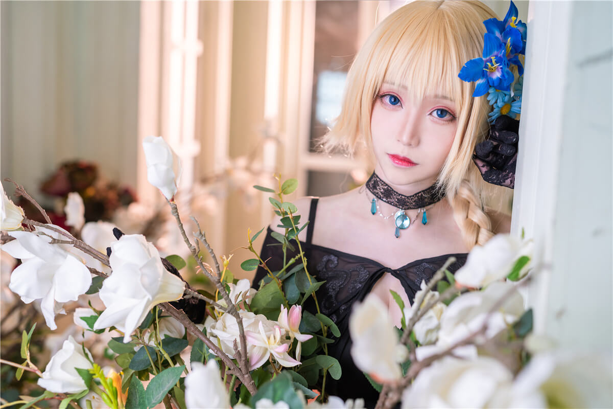 COSPLAY爱好者@青青子js（青青子AK）网友称其为“腿皇”
